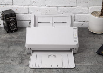 Máy scan Fujitsu – Trợ thủ đắc lực cho cô nàng văn phòng hiện đại