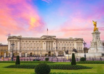 Hoàng gia Anh sở hữu ngôi nhà đắt nhất thế giới, trị giá hơn 120 nghìn tỷ với gần 800 phòng