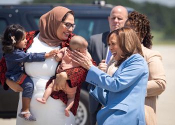 Thế giới nghĩ đủ cách để có nhiều trẻ em hơn