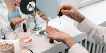 Làn sóng sa thải không “ngoại lệ” tại các công ty làm đẹp