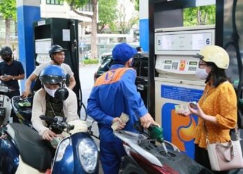 Đồng loạt giảm giá xăng dầu