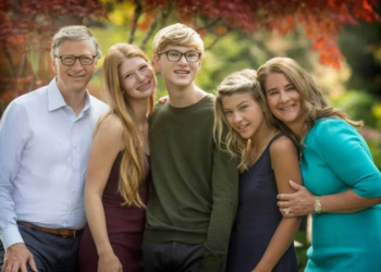 Chân dung con trai duy nhất của Bill Gates: Sinh ra trong biệt thự 66.000 m2 nhưng không được dùng điện thoại trước 14 tuổi, ăn xong phải tự rửa bát