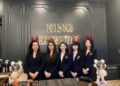 Du khách quốc tế ấn tượng với dịch vụ Barbershop kết hợp thư giãn và gội đầu dưỡng sinh